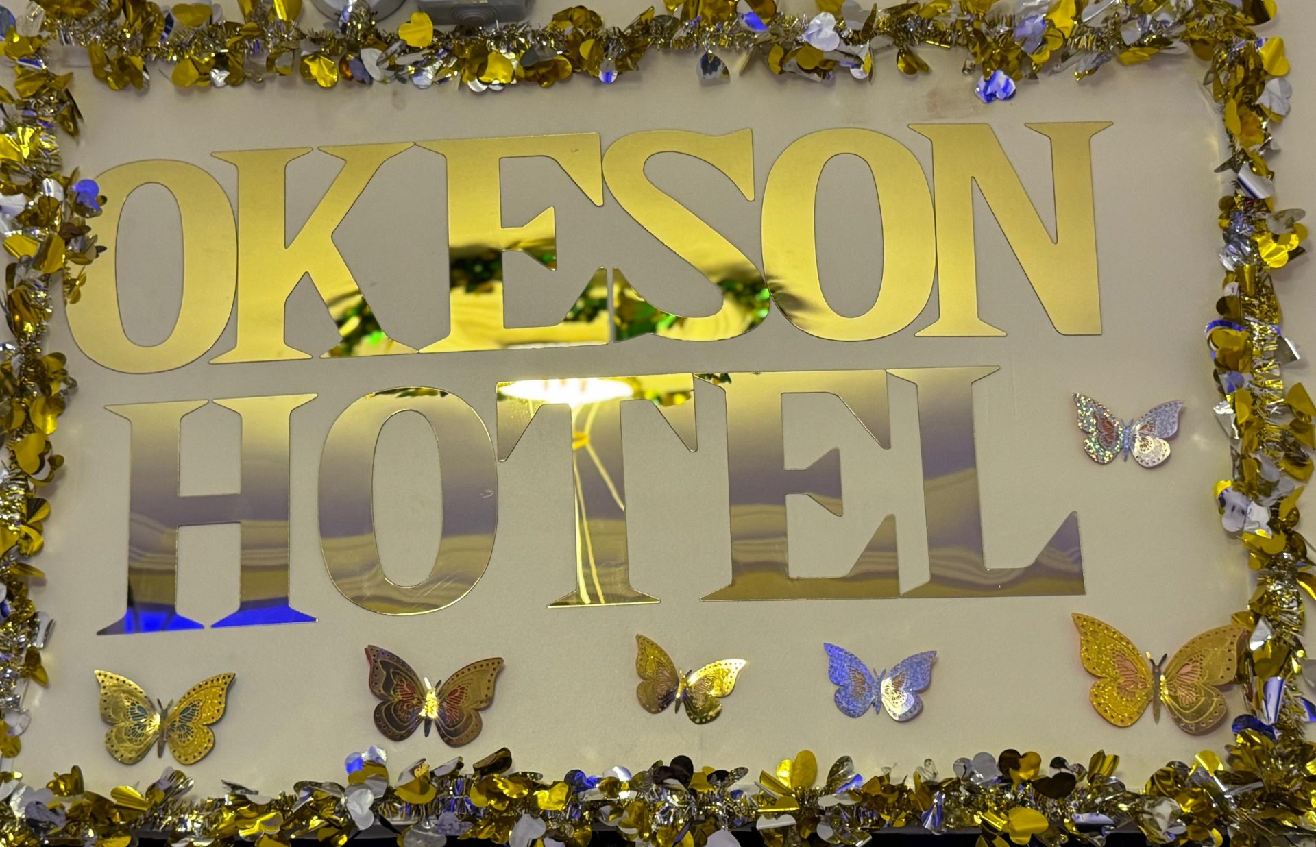 Enseigne Okeson Hôtel